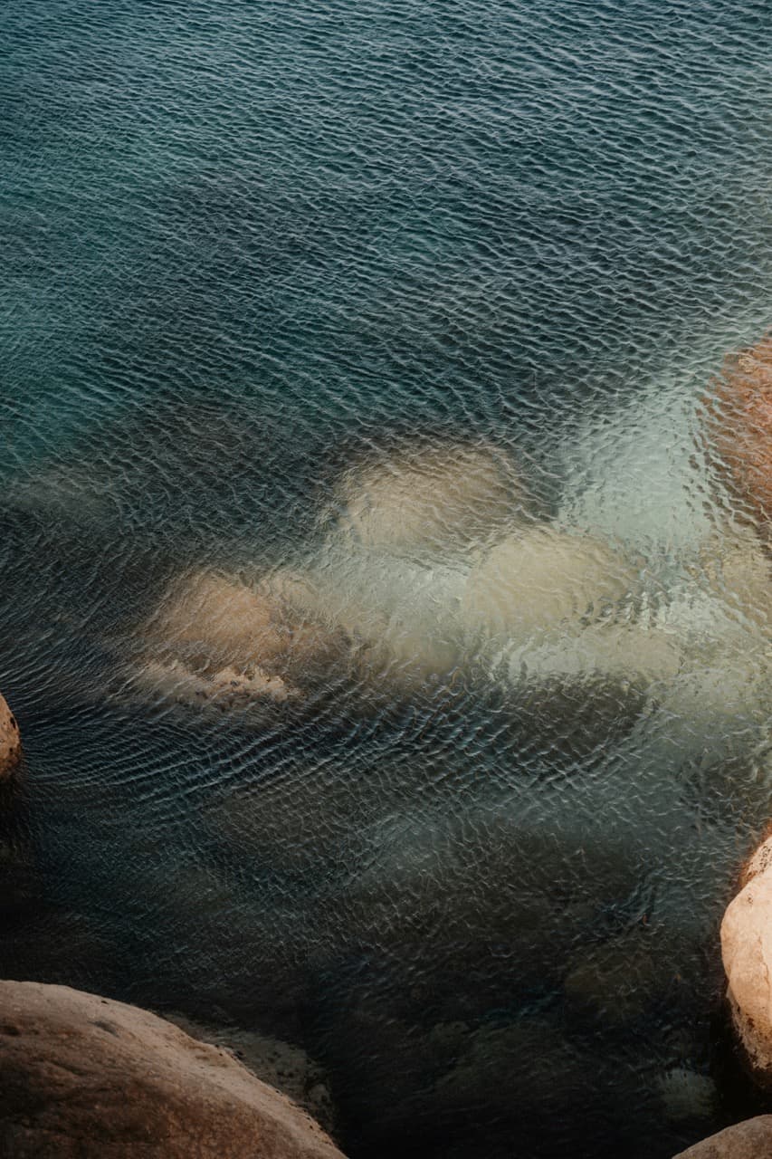 Long-table dinner under Tuscan light