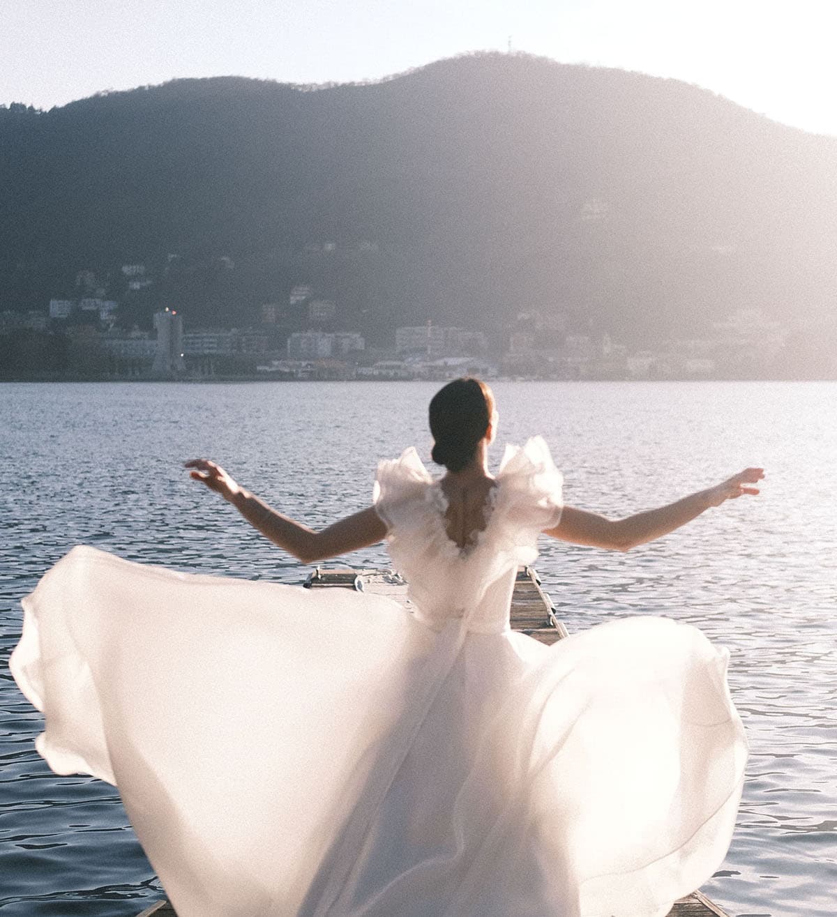 Bride in a flowing Couture Hayez gown at a Lake Como wedding, styled by Ca' di Campo at sunset.